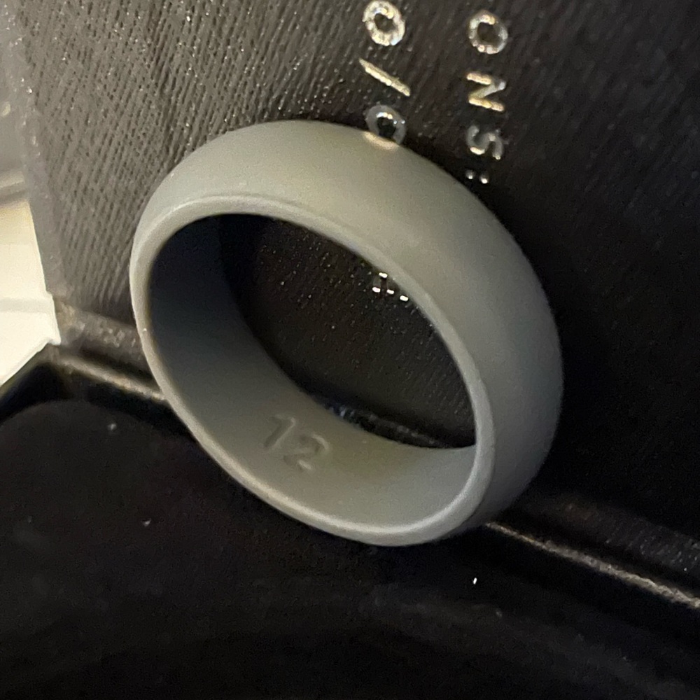 NEW Men’s Dark Grey Lightweight Silicone Universal Ring (Multiple Sizes)